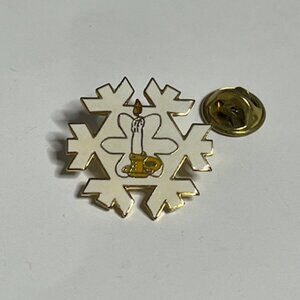 VTG Holiday Winter Enamel White Snowflake Candle Lapel Tie Vest Hat Pin Brooch